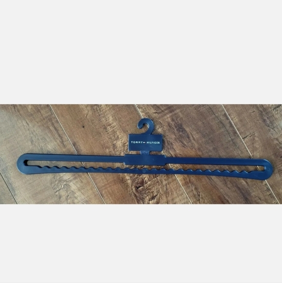 TOMMY HILFIGER "H" Block Font Soft Acrylic Knit Scarf 68"x24" + Scarf Hanger - Picture 7 of 7